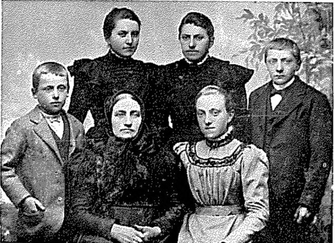 Nederste række Poul Hangaard, Dorthe Kirstine Nielsen og Nelly Kristine Larsen