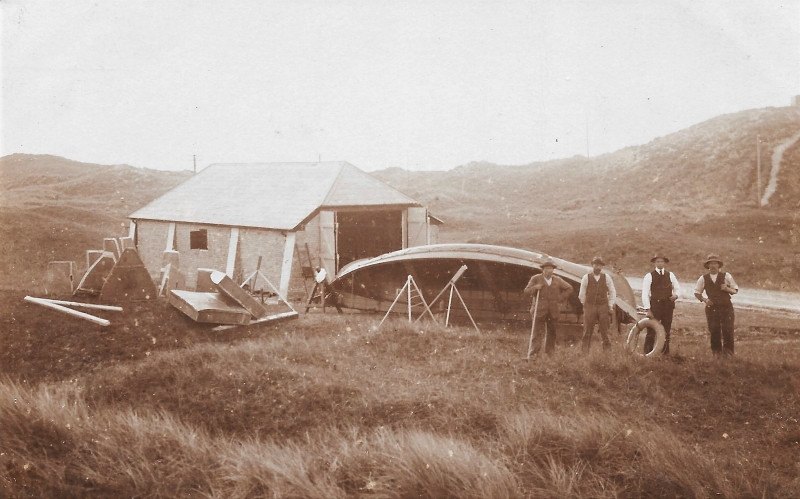 Redningshuset i Klitmøller med redningsbåden udenfor, 1860erne, stationen hvor Christen Bach Madsen var redningsmand 187